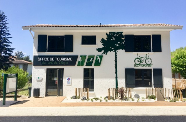 L’office du tourisme du Val de l’Eyre propose de louer des vélos à assistance électrique